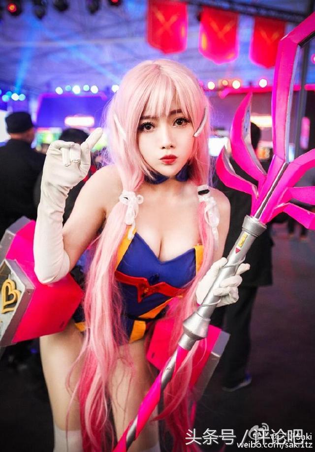 天妖Saki胸大腿长还穿丝袜：一言不合就秀一字马！