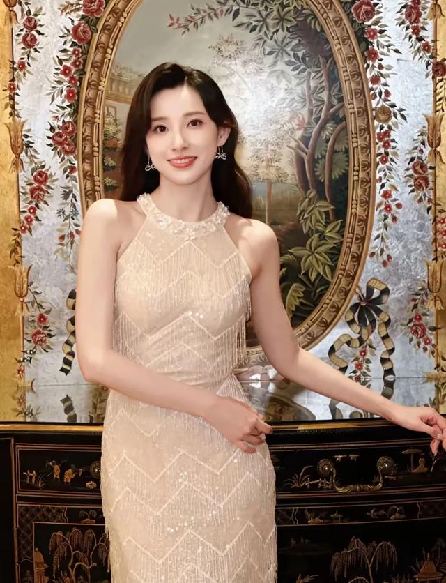 那些央视出品的女主持人有多绝!个个才貌双全,你最想娶哪一位?