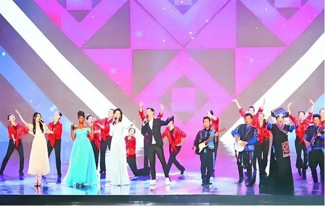 华语乐坛十大“殿堂级”女歌手：韩红进不了前五，王菲屈尊第二