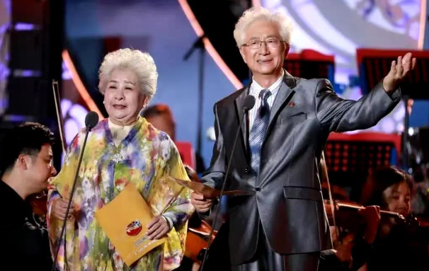 央视主持人虹云去世，病因曝光，初二独自去医院，曾夸恒大被网暴