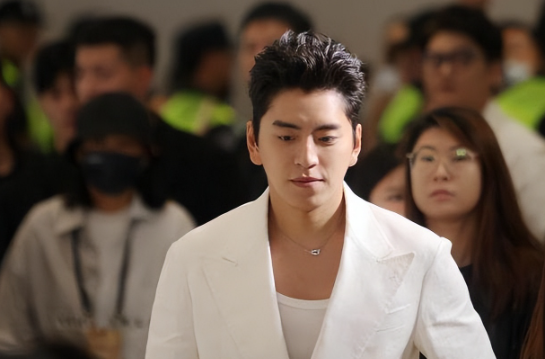 娱圈猛料连击:顶流婚变、逃役被捕、秘产千金、国漫封神、花绯闻