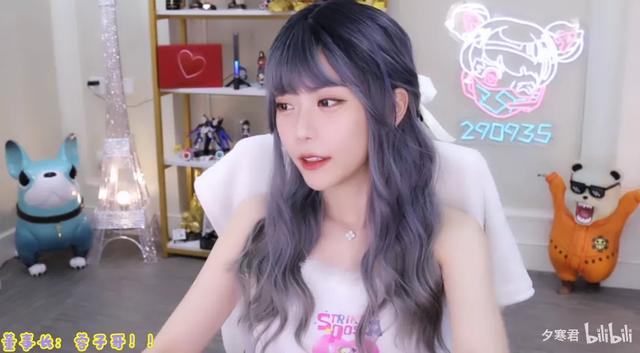 周淑怡私下玩游戏遭变态粉丝监视录音，直播崩溃大哭：变态给爷死