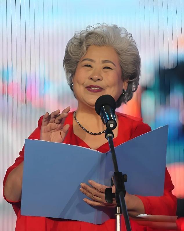 央视主持人虹云去世，病因曝光，初二独自去医院，曾夸恒大被网暴