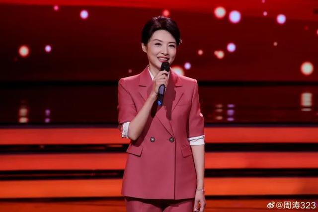 女子顶着“鸡窝头”去给周涛讲解火了，本人回应