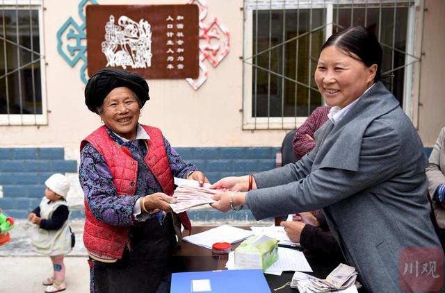 2021天府人物推介丨小金“玫瑰姐”陈望慧：一朵玫瑰带富千万家