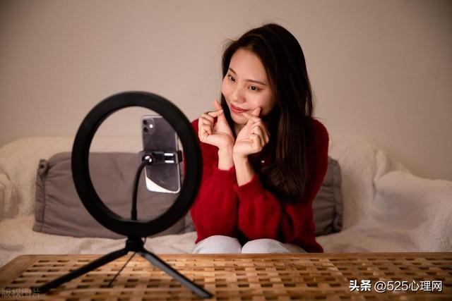 发现老公给女主播刷礼物咋办？