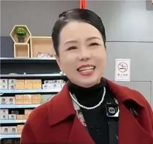 女主播胡萝卜(许妈直播提胡萝卜触景生情，是想念齐齐悦悦了吗？田静却闭口不谈)