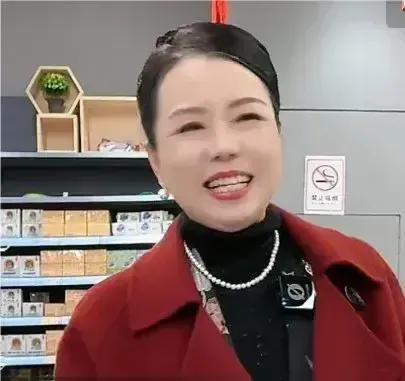 许妈直播提胡萝卜触景生情，是想念齐齐悦悦了吗？田静却闭口不谈