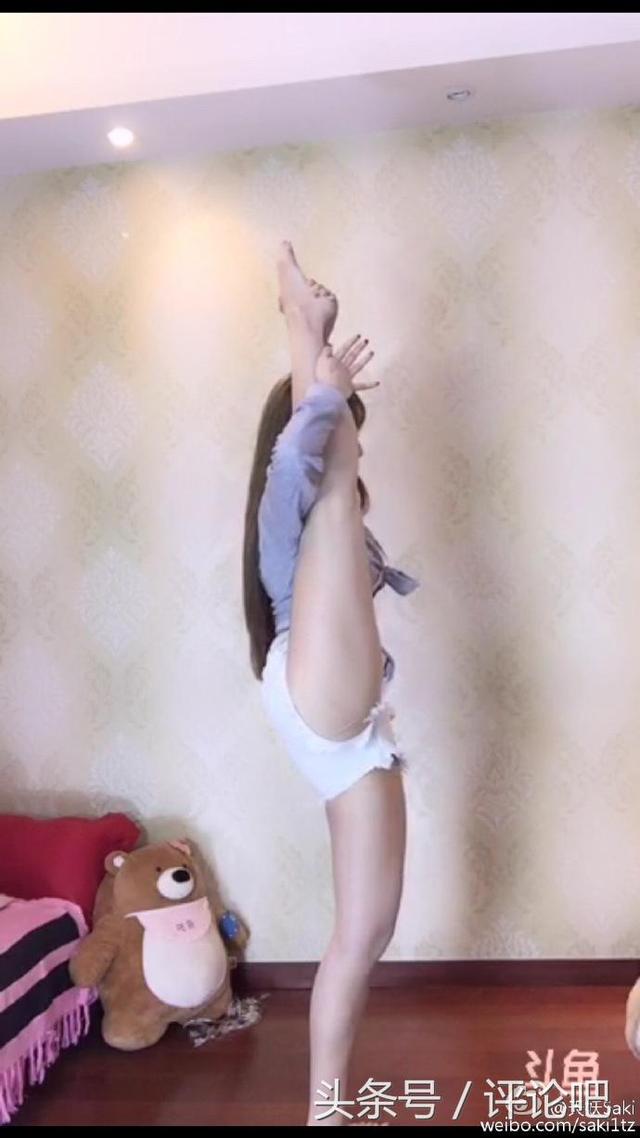 天妖Saki胸大腿长还穿丝袜：一言不合就秀一字马！