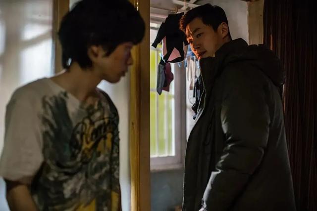 《白小姐》有犯罪前科的白小姐与受虐女孩建立深厚友谊，尽力拯救