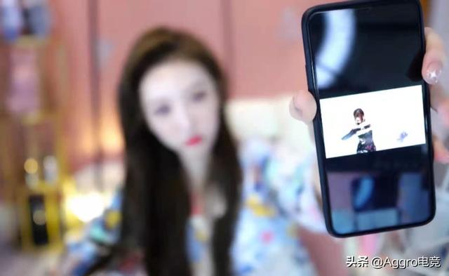 斗鱼女主播双腿淤青直播,被观众质疑,无奈晒出练舞视频自证
