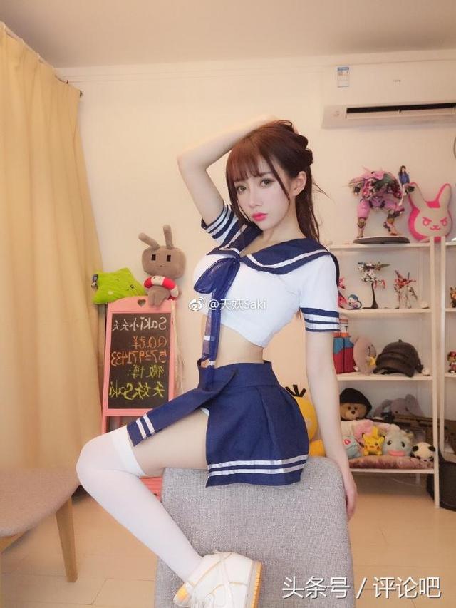 天妖Saki胸大腿长还穿丝袜：一言不合就秀一字马！