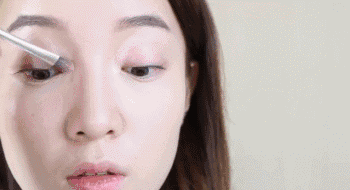 直播不踩雷,35岁林依晨靠素颜妆秒变15岁!