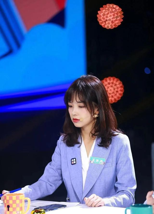 一夜涨粉200W,最美央视女主播王冰冰是什么来头?