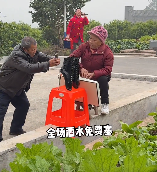 因一双高跟鞋改变命运，20多岁重庆小伙火出圈，央媒：正能量！