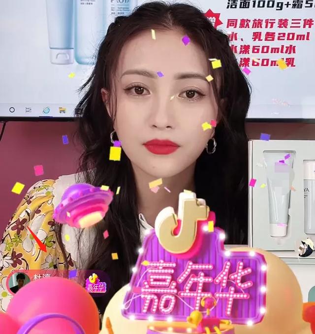 明星直播滤镜太强!张庭酒窝消失,曹颖痣都快没了,生图曝光尴尬