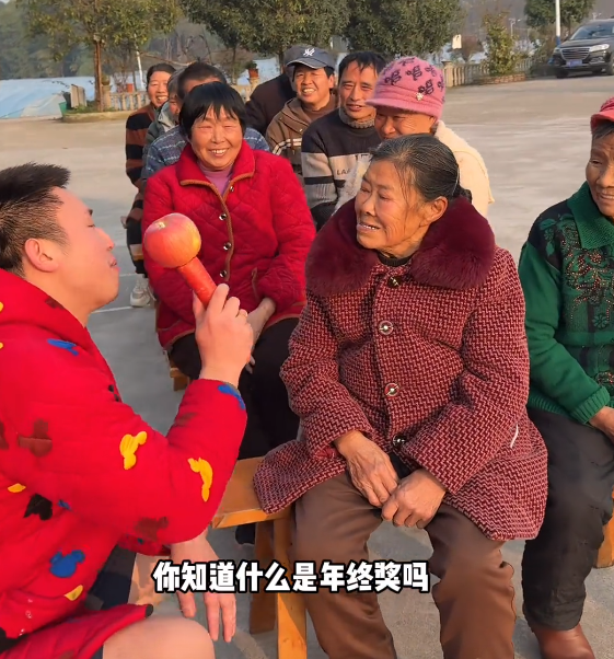 因一双高跟鞋改变命运，20多岁重庆小伙火出圈，央媒：正能量！