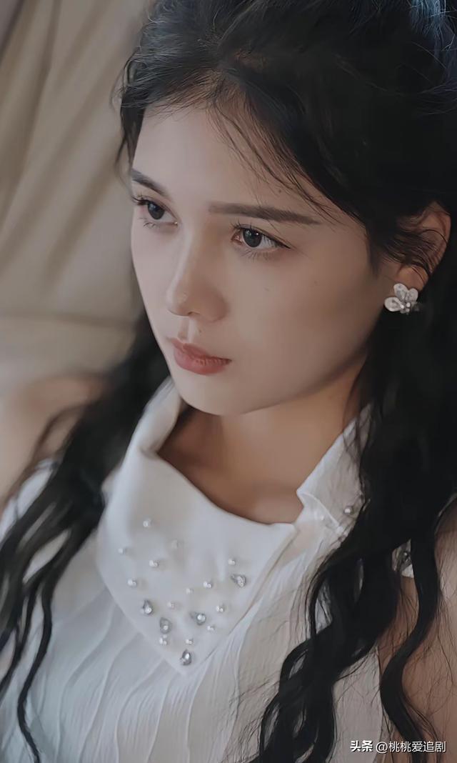 美翻了!~短剧圈“十大气质女神”魅力值飙升,简直移不开眼!