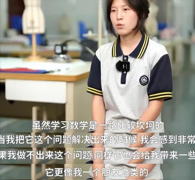 姜萍爆火后，网友眼尖发现她脸颊有北斗七星痣，是妥妥文曲星下凡