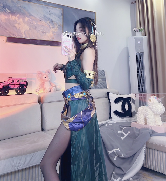 水友福利，主播直播COS迦南，网友直呼活菩萨