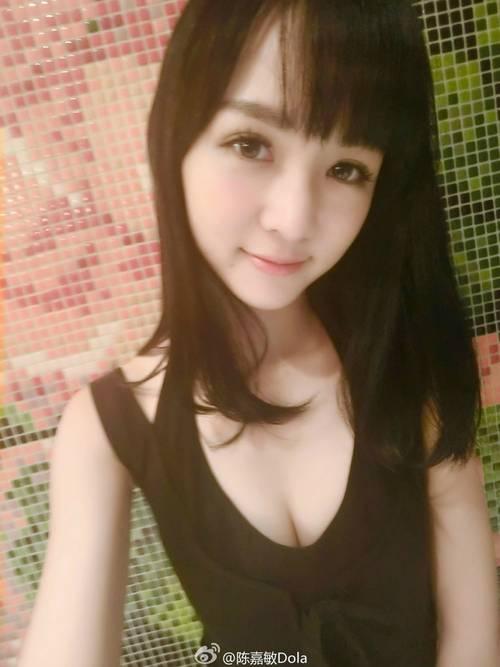 这大长腿给满分 清纯萌妹cos《守望先锋》D.VA