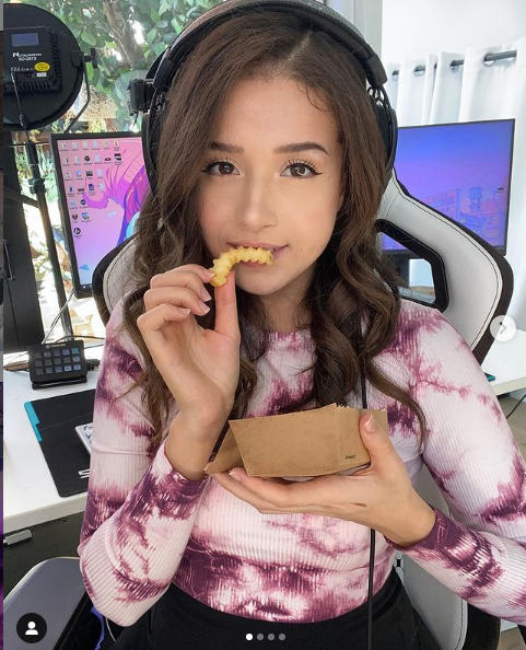 女孩子打游戏最棒了！超人气美女主播Pokimane 私房照