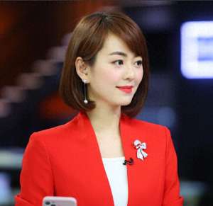 上海财经女主播(上海财经美女主持孙睿淇，台上台下都风光，婆家背景让人心生羡慕)