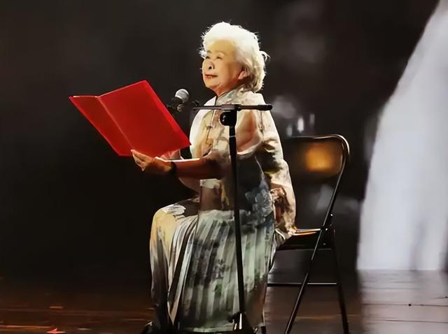 央视主持人虹云去世，病因曝光，初二独自去医院，曾夸恒大被网暴