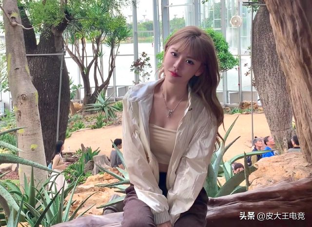 周淑怡某鱼最后一舞,直播间上演手绘丝袜,超管一次性扣除12分