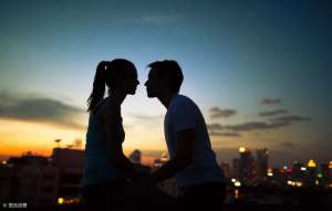 我是女主播小说(小说:成为漂亮女主播后,神豪大哥们的喜欢,偷偷藏不住)