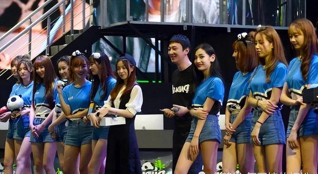 王思聪狂砸2亿都拿不下的女人，到底长啥样？当看到照片后：值了