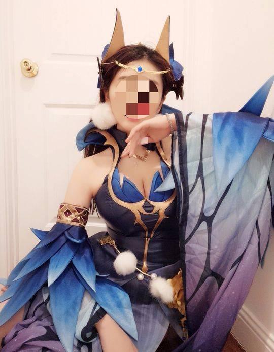 网红圣诞夜春熙路直播发棒棒糖引围观 民警劝离不从被带走批评教育