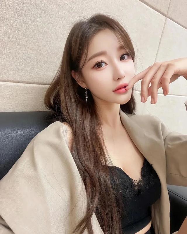 空姐、车模、主播三重身份！崔瑟琪这身材颜值，太顶了！