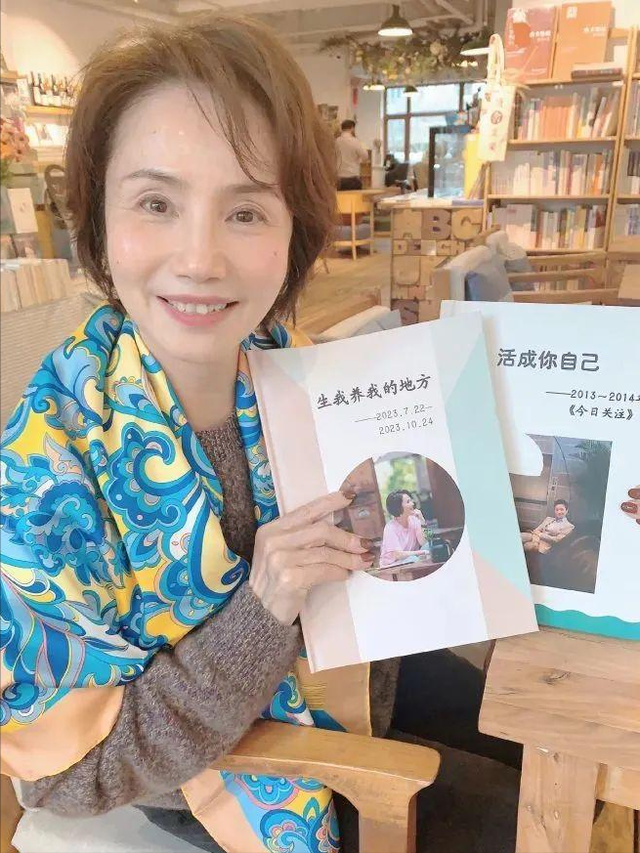 从央视著名女主播到浓妆艳抹的“顾八奶奶”，她的退休生活不寻常