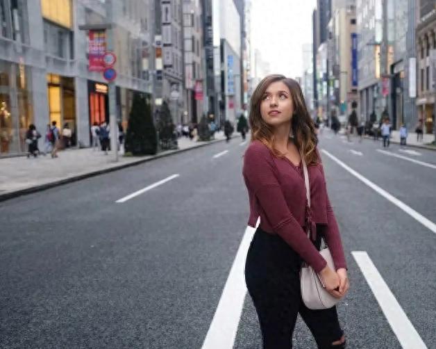 女孩子打游戏最棒了！超人气美女主播Pokimane 私房照