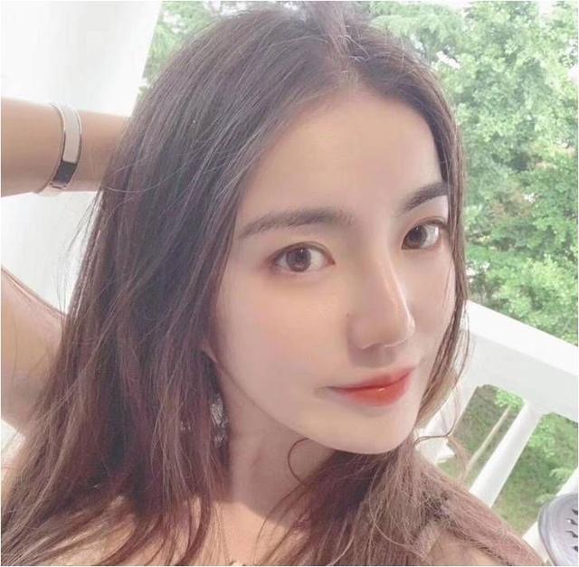 梦幻西游高颜值女主播美颜过度翻车，连粉丝都调侃：你椅子P歪了