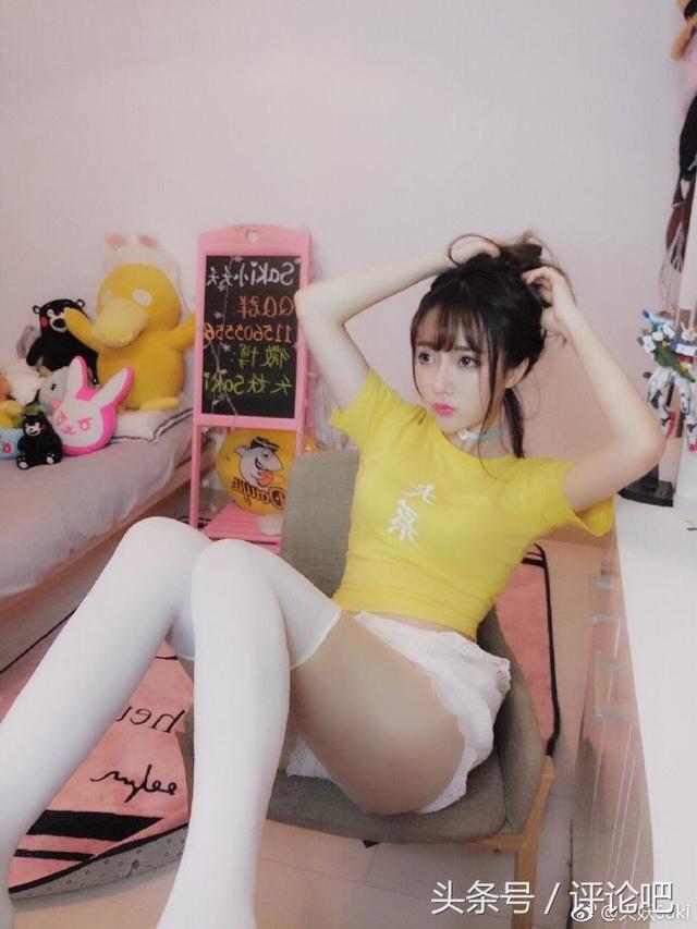 天妖Saki胸大腿长还穿丝袜：一言不合就秀一字马！