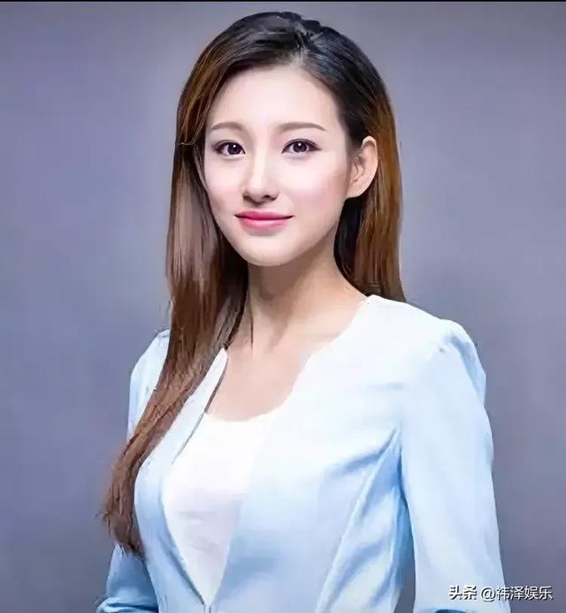 十二位央视美女主持人，每一位都是才貌双全，你最喜欢谁的风格