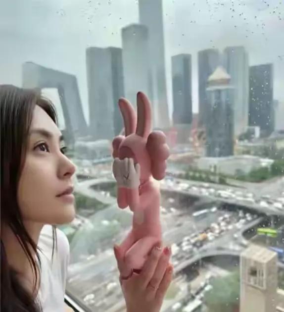 曝43岁阿娇私生活混乱！聊多个小男友，床照流出，聊天记录也曝光