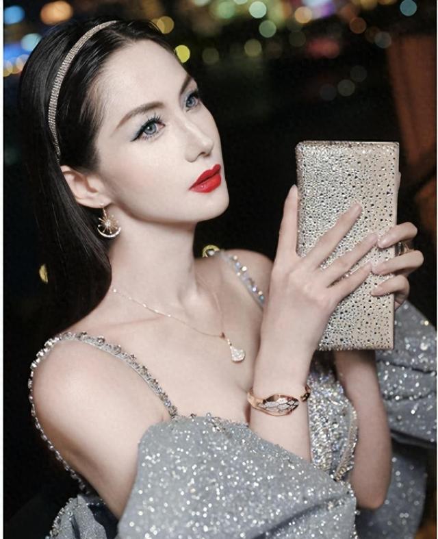 担任多部大尺度女一号，曾经红遍大江南北，如今改名换姓无人识