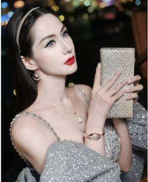 国内尺度大的女主播(担任多部大尺度女一号,曾经红遍大江南北,如今改名换姓无人识)