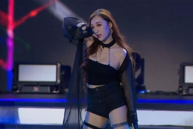 央视点名：女主播“卖肉”不可取，净网行动再展开，众多直播被封