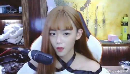 女装男主播被亲妈gank：你还娶不娶老婆啦？让你爸揍你！