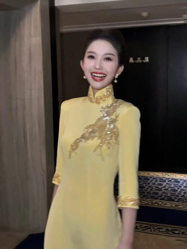 刘心悦：优雅婀娜，好美丽的旗袍主持人