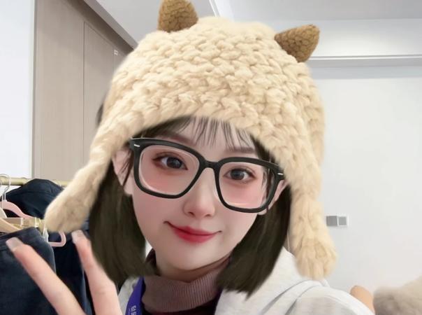 三只羊:性感美女主播卓仕琳,拌胸写真身材劲爆,连看99次啊!