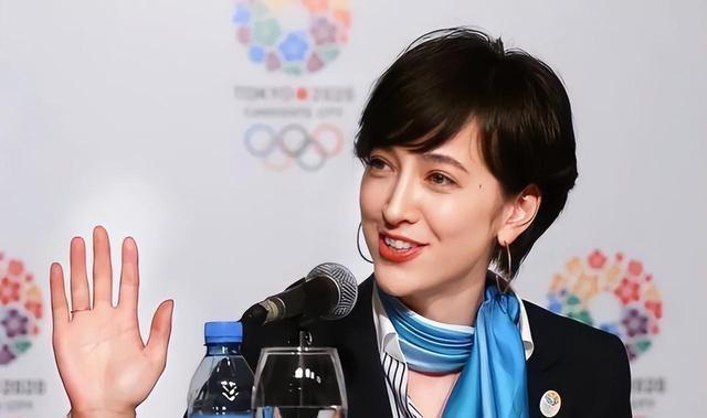 日本最美混血女主播：坐不正，专钓名二代，42岁挺着孕肚嫁入豪门