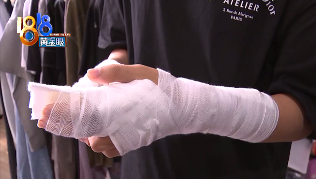 小张被浴室玻璃门割伤手，热搜第一！小伙误打误撞成了网红，刚刚记者又联系了小张