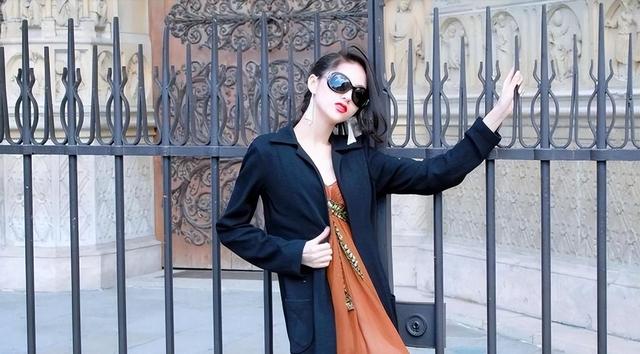 担任多部大尺度女一号，曾经红遍大江南北，如今改名换姓无人识