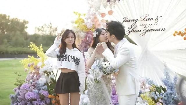 miss大小姐参加骚男婚礼，全程努力干饭，最后还顺走了一个男嘉宾