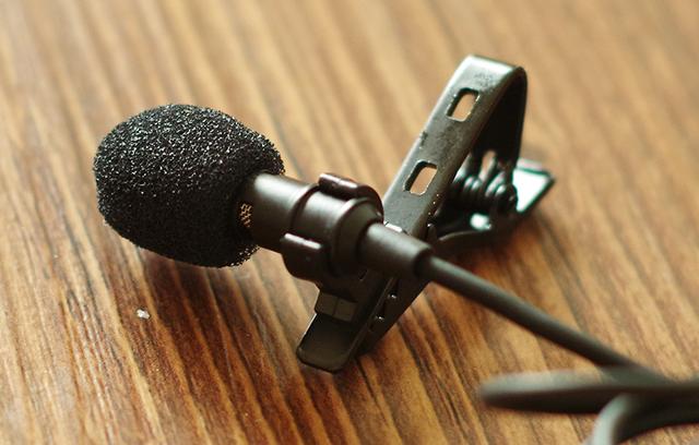 手机直播再添拾音神器，主播们外接手机专用领夹话筒成为时尚